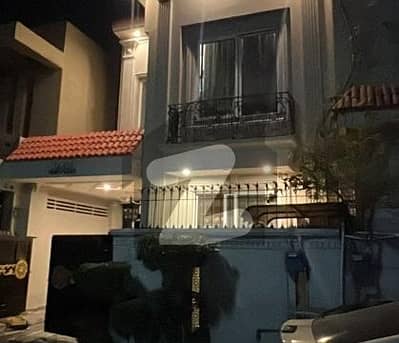 ڈی ایچ اے فیز 3 - بلاک ڈبل ایکس فیز 3,ڈیفنس (ڈی ایچ اے),لاہور میں 3 کمروں کا 5 مرلہ مکان 3.25 کروڑ میں برائے فروخت۔