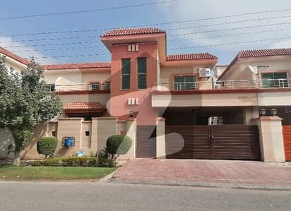 House For Grabs In 10 Marla Lahore