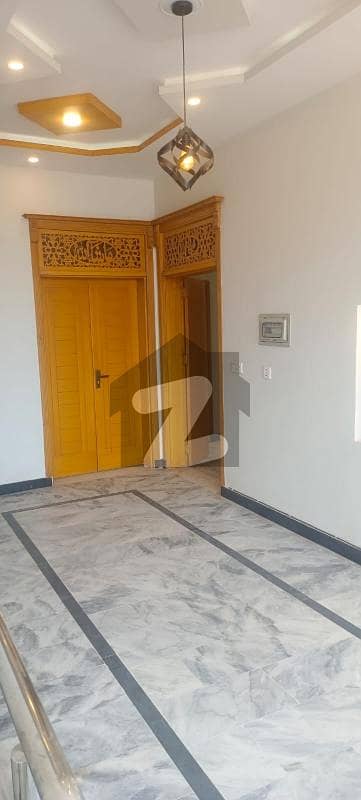 بنی گالہ اسلام آباد میں 6 کمروں کا 7 مرلہ مکان 85.0 ہزار میں کرایہ پر دستیاب ہے۔