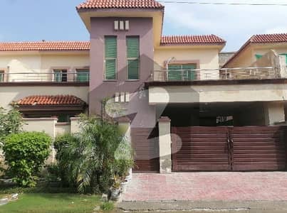 In Askari 11 - Sector B Of Lahore, A 10 Marla House Is Available