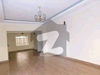 35 MARLA HOUSE IS AVAILABLE FOR RENT IN GULBERG