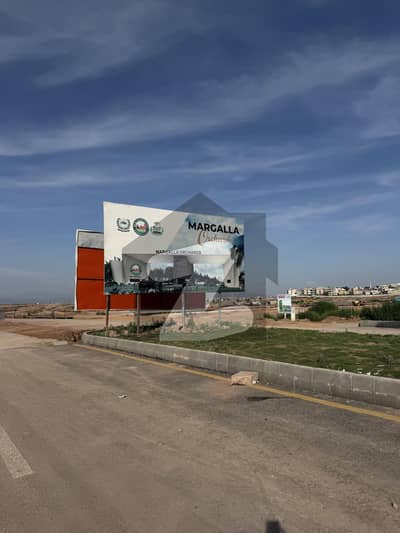 Prime Commercial Opportunity In DHA Margalla Orchards Walk, Islamabad!   Secure Your Investment In One Of Islamabad Most Promising Commercial Destinations DHA Margalla Orchards Walk On Main Park Road. Ideally Positioned Opposite COMSATS University With