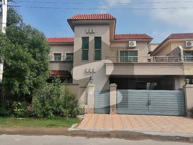 عسکری 11 ۔ سیکٹر بی عسکری 11,عسکری,لاہور میں 3 کمروں کا 10 مرلہ مکان 1.55 لاکھ میں کرایہ پر دستیاب ہے۔