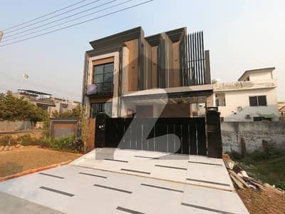 Your Dream 10 Marla House Is Available In Formanites Housing Scheme - Block M