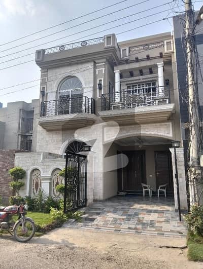 فارمانئیٹس ہاؤسنگ سکیم لاہور میں 4 کمروں کا 5 مرلہ مکان 2.1 کروڑ میں برائے فروخت۔