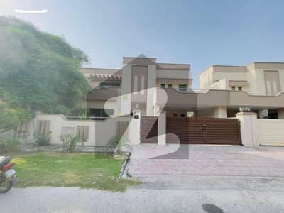 12 MARLA 4 BEDROOMS FULL COL HOUSE AVAILABLE FOR SALE