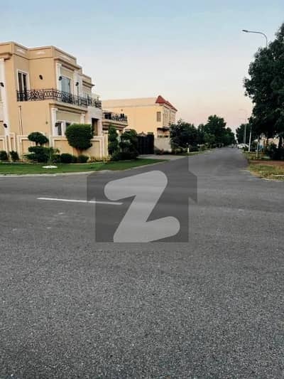 1 Kanal Top Location Plot No-927 Block W Phase 7 DHA Lahore For Urgent Sale