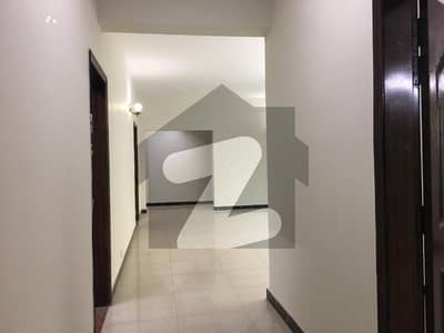 10 MARLA 3 BEDROOM APARTMENT AVAILABLE FOR RENT