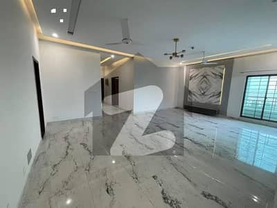 10 MARLA 3 BEDROOM NEW APARTMENT AVAILABLE FOR RENT