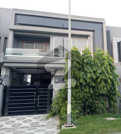 FULL BASEMENT 5 MARLA ELEGANT AND FULLY MAINTAINED SUPER HOT LOCATED BUNGALOW IS AVAILABLE IN THE BEST BLOCK OF DHA LAHORE