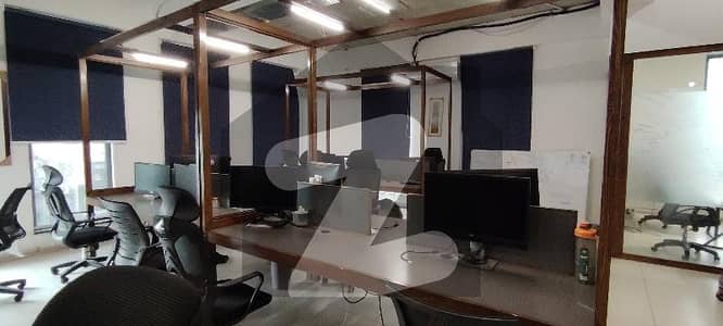 مین بلیوارڈ گلبرگ گلبرگ,لاہور میں 14 مرلہ Studio دفتر 10.5 لاکھ میں کرایہ پر دستیاب ہے۔