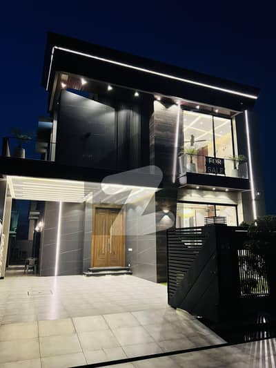 Separate Entrance 1 Kanal Lavish Upper Portion On Top Location For Rent In DHA Phase 6 Lahore