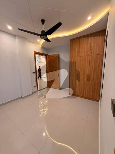 بحریہ ٹاؤن فیز 8 ۔ بلاک آئی بحریہ ٹاؤن فیز 8,بحریہ ٹاؤن راولپنڈی,راولپنڈی میں 3 کمروں کا 5 مرلہ مکان 2.35 کروڑ میں برائے فروخت۔