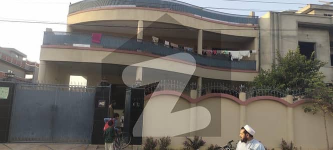 حیات آباد فیز 7 حیات آباد,پشاور میں 9 کمروں کا 14 مرلہ مکان 8.2 کروڑ میں برائے فروخت۔