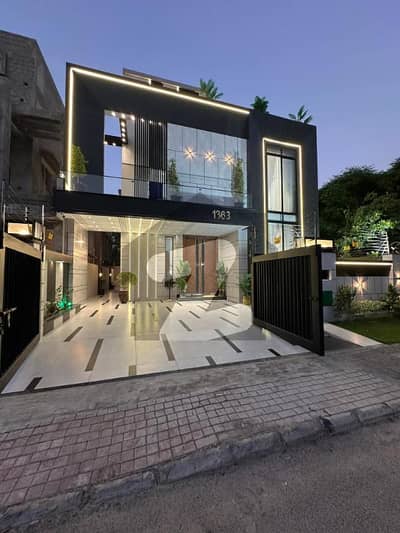 10.77 Marla Architect Designer house for sale hot location