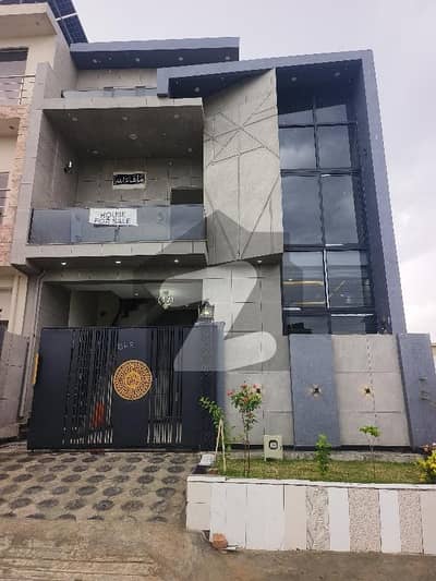 ایم پی سی ایچ ایس - بلاک سی 1 ایم پی سی ایچ ایس ۔ ملٹی گارڈنز,بی ۔ 17,اسلام آباد میں 4 کمروں کا 5 مرلہ مکان 2.6 کروڑ میں برائے فروخت۔