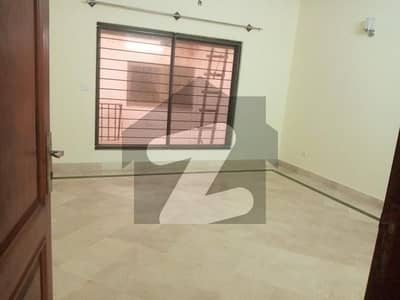 چکلالہ سکیم 3 چکلالہ سکیم,راولپنڈی میں 3 کمروں کا 1 کنال بالائی پورشن 1.35 لاکھ میں کرایہ پر دستیاب ہے۔