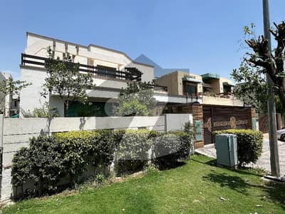 ڈی ایچ اے فیز 5 - بلاک اے فیز 5,ڈیفنس (ڈی ایچ اے),لاہور میں 5 کمروں کا 1 کنال مکان 9.25 کروڑ میں برائے فروخت۔