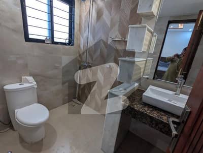 بحریہ ٹاؤن سیکٹر سی بحریہ ٹاؤن,لاہور میں 5 کمروں کا 10 مرلہ مکان 2.2 لاکھ میں کرایہ پر دستیاب ہے۔