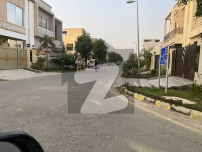 بحریہ ایجوکیشن اینڈ میڈیکل سٹی لاہور میں 5 مرلہ رہائشی پلاٹ 20.0 لاکھ میں برائے فروخت۔