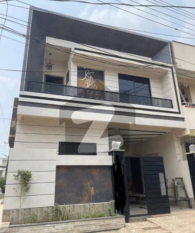 JOHAR TOWN 5 MARLA CORNAR BRAND NEW HOUSE FOR SALE