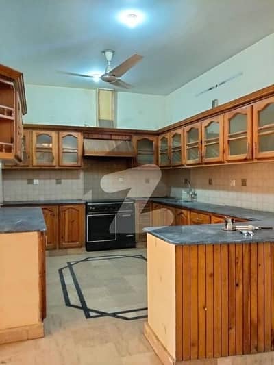 4 bedrooms & 4 bathrooms DD TV lounge & kitchen