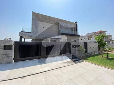 12 MARLA LUXURY HOUSE FOR SALE IN DHA PHASE 8 EDEN CITY