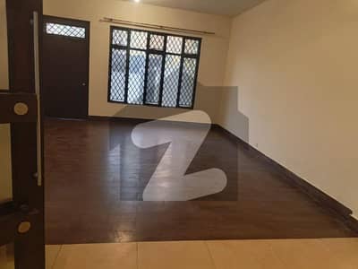 آئی ۔ 8/3 آئی ۔ 8,اسلام آباد میں 3 کمروں کا 14 مرلہ زیریں پورشن 2.5 لاکھ میں کرایہ پر دستیاب ہے۔