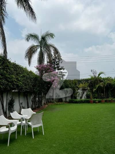 اَپر مال لاہور میں 5 کمروں کا 2 کنال مکان 8.0 لاکھ میں کرایہ پر دستیاب ہے۔