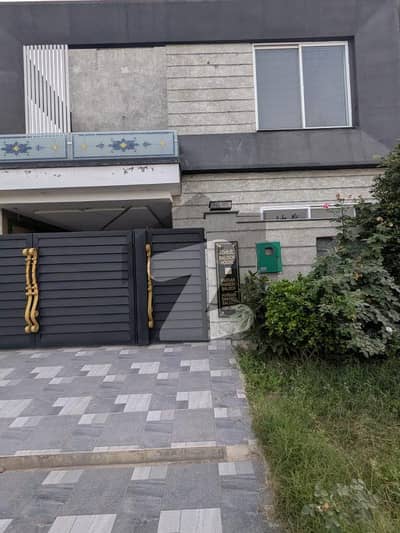 بحریہ آرچرڈ لاہور میں 3 کمروں کا 5 مرلہ مکان 1.5 کروڑ میں برائے فروخت۔