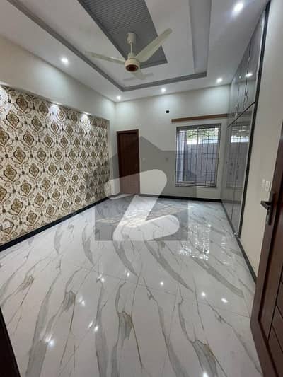 امپیریل گارڈن ہومز پیراگون سٹی,لاہور میں 3 کمروں کا 10 مرلہ مکان 1.3 لاکھ میں کرایہ پر دستیاب ہے۔