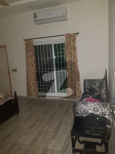 10 mrla ground flor portion for rent, 2 bed 1 kitchen tv lounge drawing rom non gas sollar install 10 kv