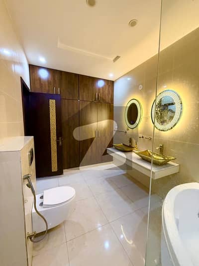 بحریہ آرچرڈ لاہور میں 4 کمروں کا 10 مرلہ مکان 1.45 لاکھ میں کرایہ پر دستیاب ہے۔