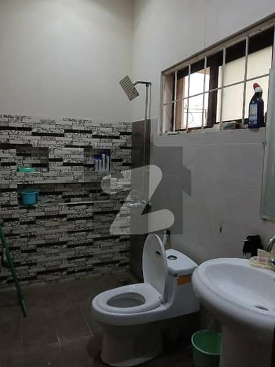 10 mrla ground flor portion for rent in Awt ph 2, 2 bed 1 kitchen tv lounge drawing rom non gas , sollar install 10 kv