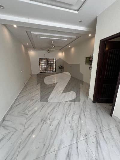 بحریہ ٹاؤن سیکٹرڈی بحریہ ٹاؤن,لاہور میں 3 مرلہ دکان 45.0 ہزار میں کرایہ پر دستیاب ہے۔