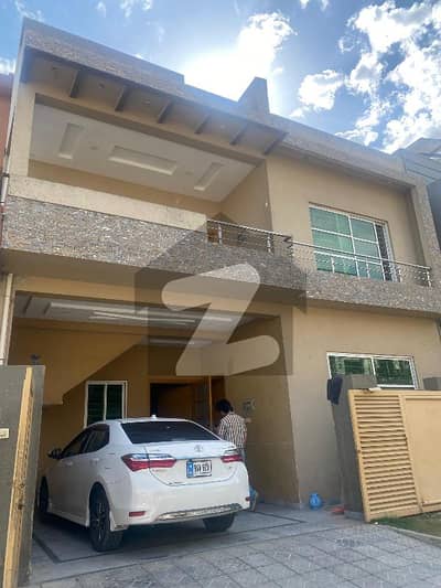 فیصل ٹاؤن - ایف ۔ 18 اسلام آباد میں 5 کمروں کا 8 مرلہ مکان 3.3 کروڑ میں برائے فروخت۔