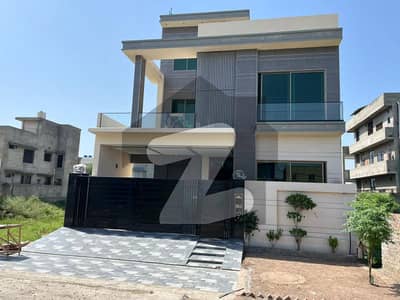 ایل ڈی اے ایوینیو ۔ بلاک جے ایل ڈی اے ایوینیو,لاہور میں 5 کمروں کا 10 مرلہ مکان 3.6 کروڑ میں برائے فروخت۔