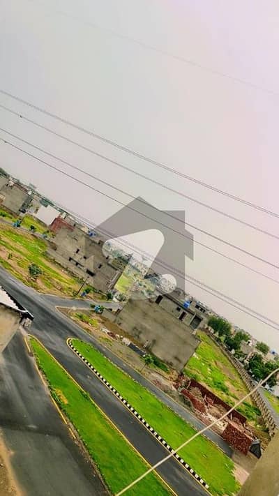 21 MARLA FACING PARK PLOT FOR SALE IN LAKE CITY M2