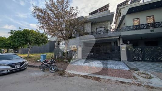 Brand new 10 marla house with solar