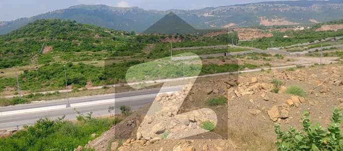 Plot for Sale in C-15