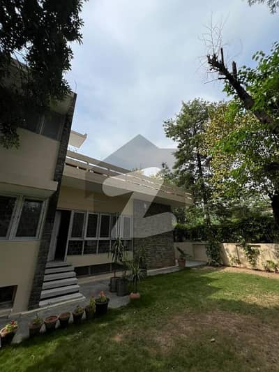 ایف ۔ 6/1 ایف ۔ 6,اسلام آباد میں 5 کمروں کا 1 کنال مکان 7.0 لاکھ میں کرایہ پر دستیاب ہے۔