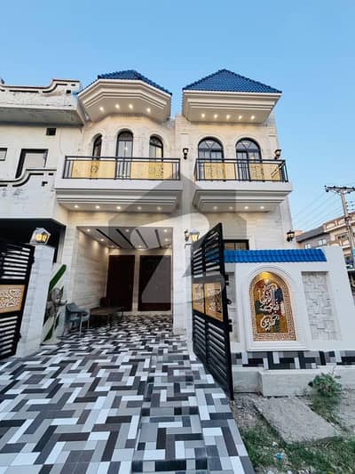 کینال گارڈن لاہور میں 5 کمروں کا 5 مرلہ مکان 2.35 کروڑ میں برائے فروخت۔