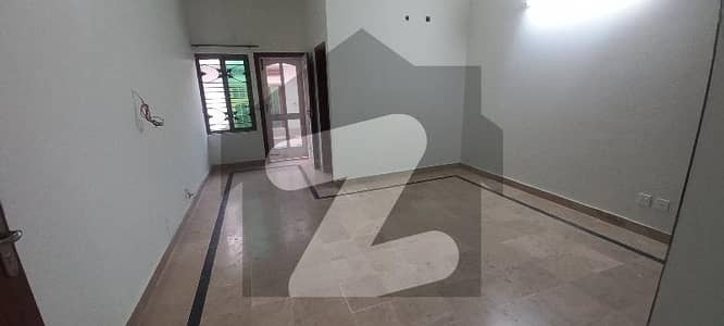 open besment available for rent in f6