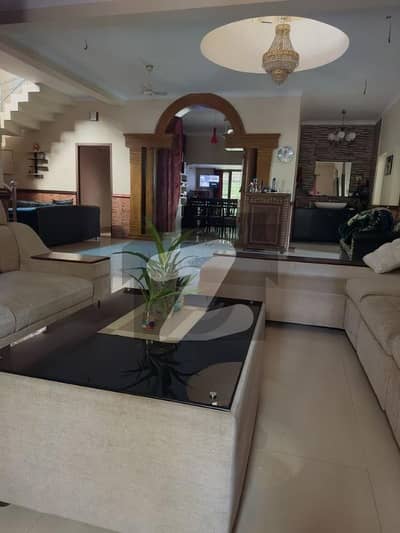 نیو مسلم ٹاؤن لاہور میں 5 کمروں کا 10 مرلہ مکان 2.3 لاکھ میں کرایہ پر دستیاب ہے۔