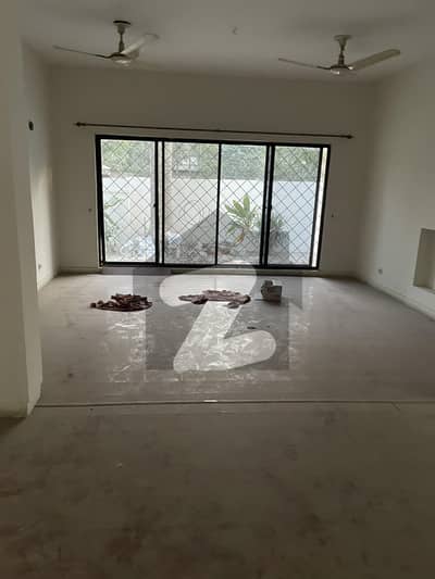 4 kanal 16000 SQFT building Available for Rent Near CBD