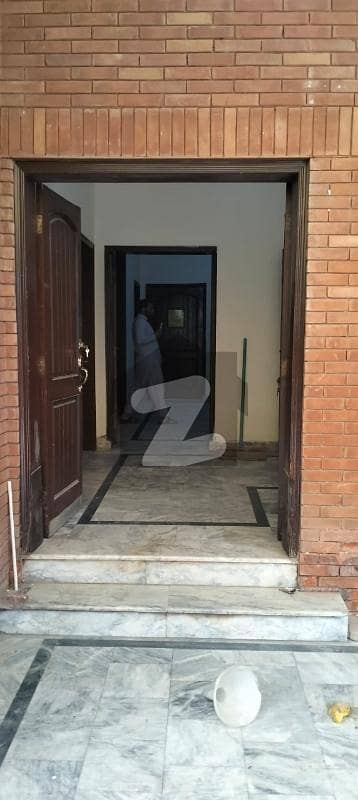 واپڈا ٹاؤن فیز 1 - بلاک ایف1 واپڈا ٹاؤن فیز 1,واپڈا ٹاؤن,لاہور میں 4 کمروں کا 10 مرلہ مکان 3.4 کروڑ میں برائے فروخت۔