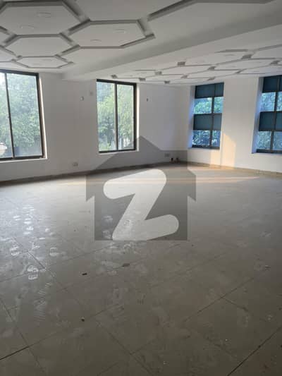 روہی نالہ روڈ لاہور میں 2 کنال Studio فیکٹری 7.8 لاکھ میں کرایہ پر دستیاب ہے۔