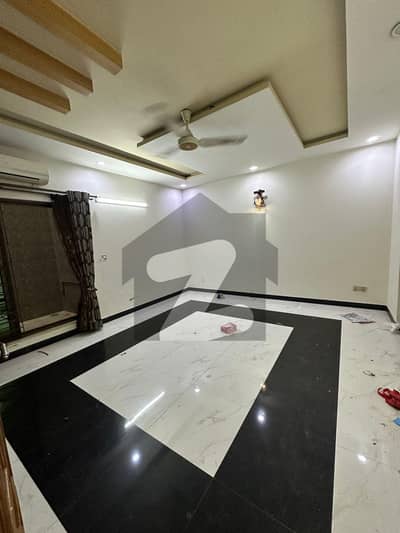 پی سی ایس آئی آر ہاؤسنگ سکیم فیز 2 پی سی ایس آئی آر ہاؤسنگ سکیم,لاہور میں 4 کمروں کا 10 مرلہ مکان 1.75 لاکھ میں کرایہ پر دستیاب ہے۔