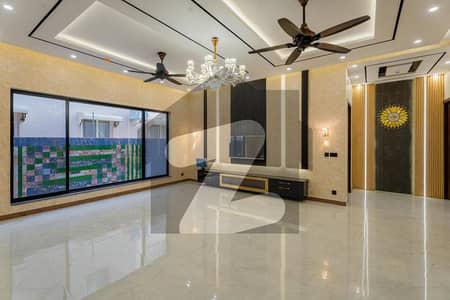 ڈی ایچ اے فیز 8 سابقہ ​​پارک ویو ڈی ایچ اے فیز 8,ڈی ایچ اے ڈیفینس,لاہور میں 5 کمروں کا 1 کنال مکان 2.85 لاکھ میں کرایہ پر دستیاب ہے۔