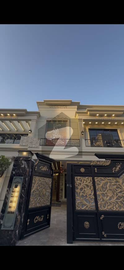 واپڈا ٹاؤن فیز 1 واپڈا ٹاؤن,ملتان میں 6 کمروں کا 11 مرلہ مکان 5.5 کروڑ میں برائے فروخت۔